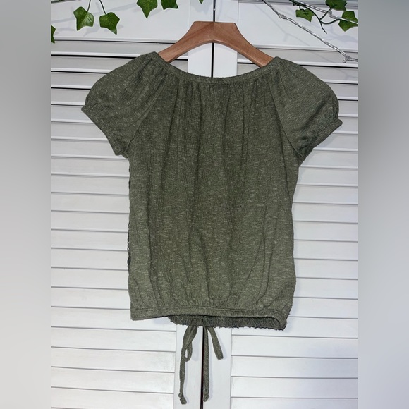 🪴CROP TOP🪴 - Picture 2 of 3